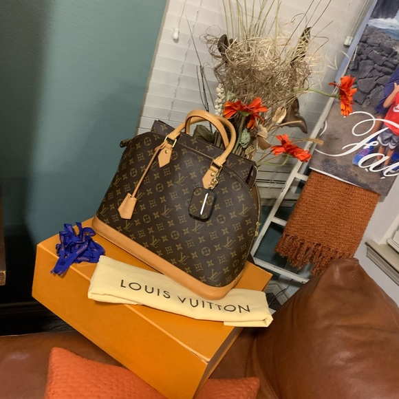👜SOld 👜Louis Vuitton Alma GM - Picture 4 of 16